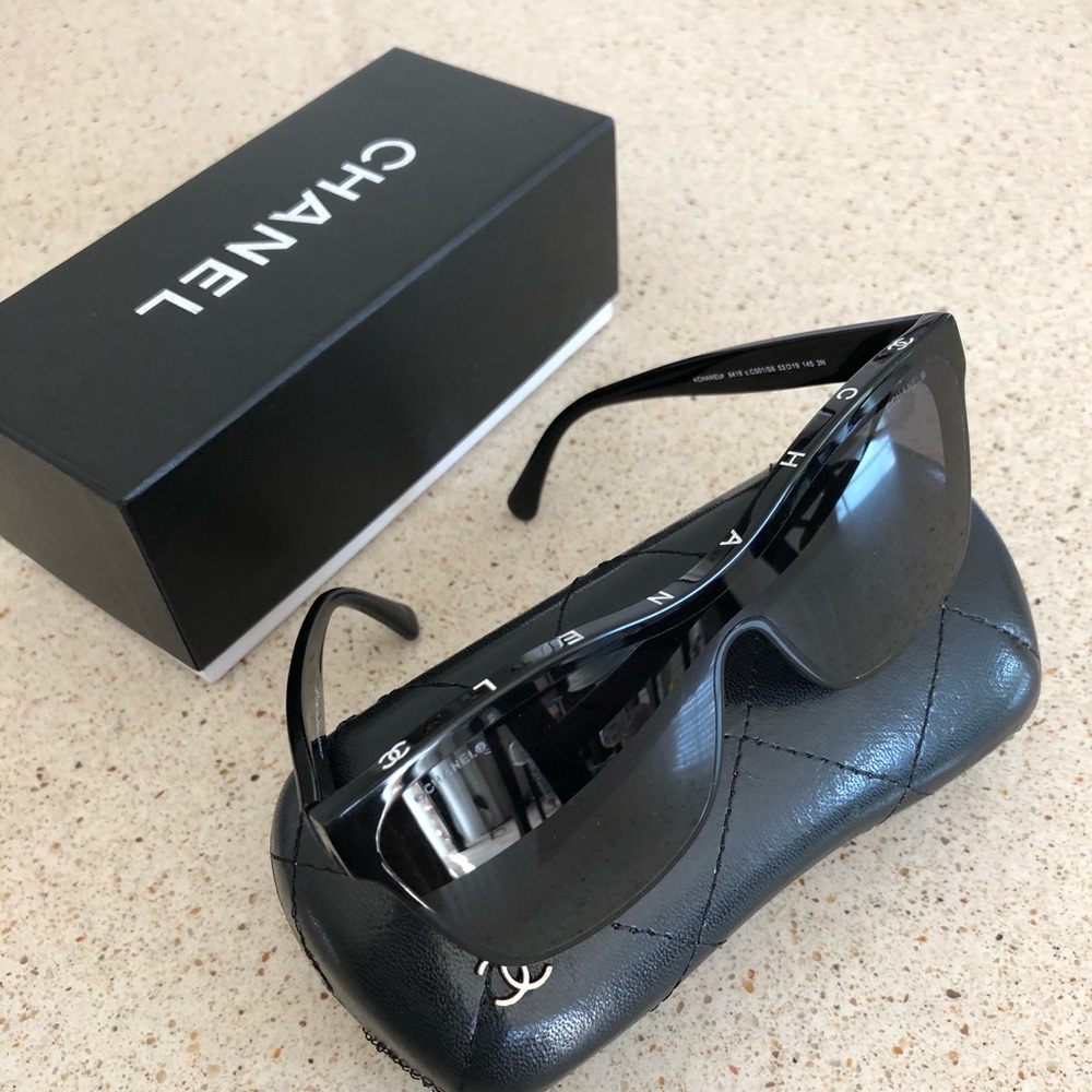 CHANEL black logo sunglasses new